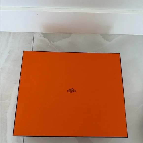 Hermès Gift Box with Logo Ribbon and Receipt Holder - Picture 2 of 10